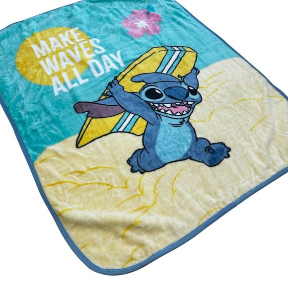 TT Stitch "Make Waves All Day" Plush 43"x55" Throw Blanket - Picture 3 of 5